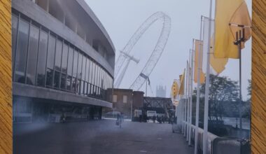 Couple of photos of the Millennium Wheel being raised into place
