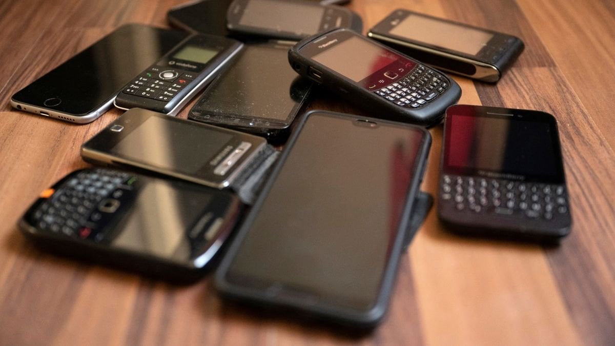 EU: Kommission stattet in die USA reisende Mitarbeiter angeblich mit Wegwerfhandys aus