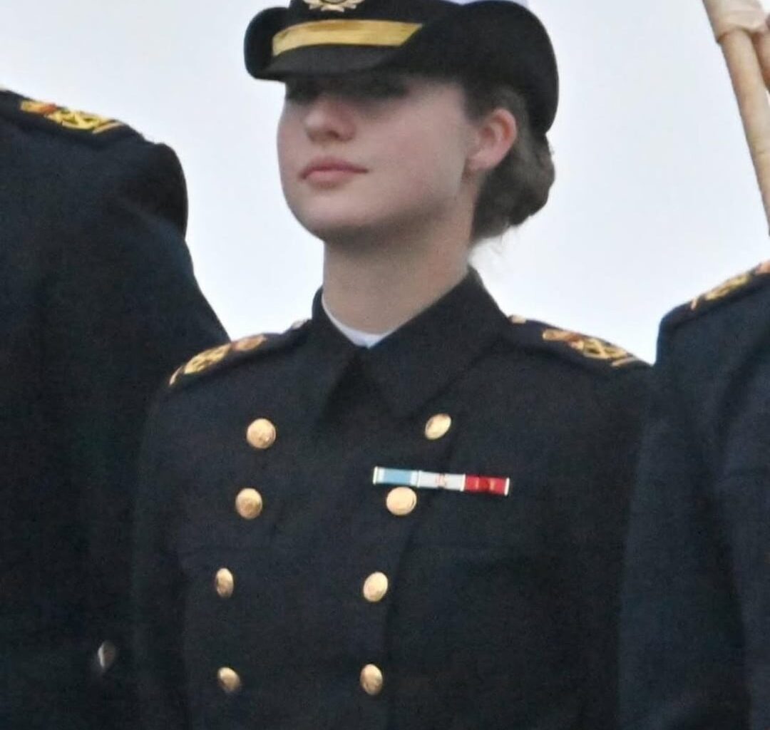 Princess Leonor along with the rest of the midshipmen  docks in Valparaíso, Chile🇨🇱