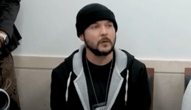 Beanie-wrapped russian propagandist makes White House debut