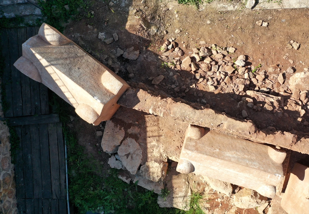 Aerial view of sarcophagi belonging to a Roman soldier and family in Nicomedia, Türkiye.