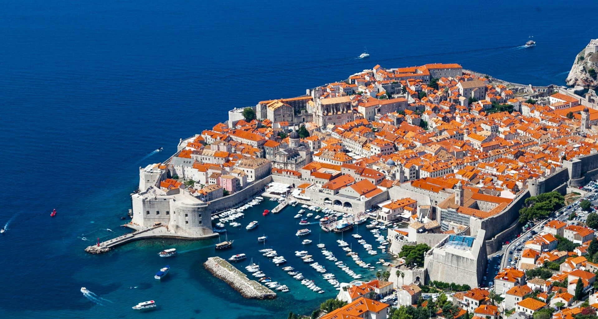 Dubrovnik Records Significantly Fewer Tourists in March & April