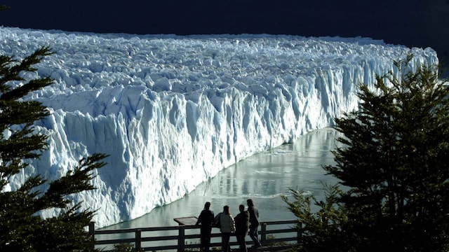 No 6. Los Glaciares National Park | Country: Argentina | The Los Glaciares National Park in Argentina is a UNESCO World Heritage site boasting awe-inspiring glaciers and diverse wildlife. Witness colossal ice formations crashing into icy waters, and share the space with penguins, condors, and foxes—a slice of pristine wilderness.