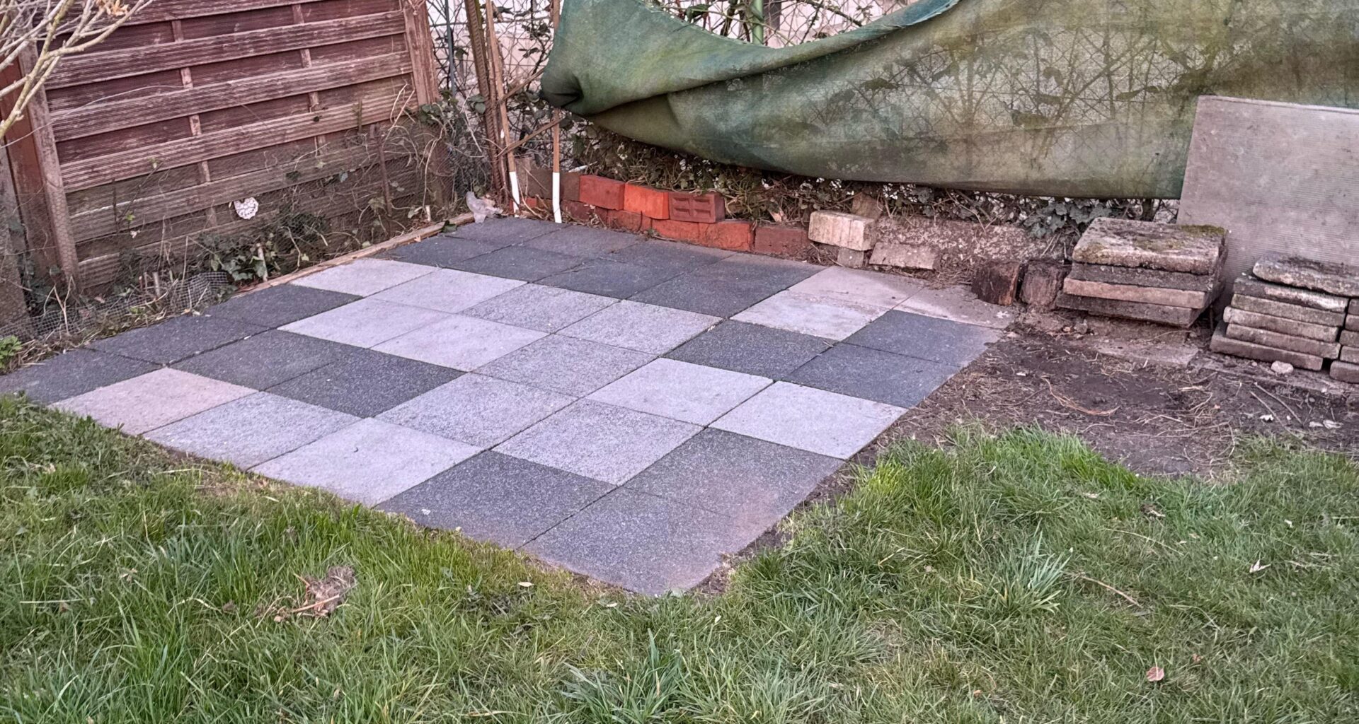 Was kann ich mit oder auf dieser kleinen Terrasse machen ?