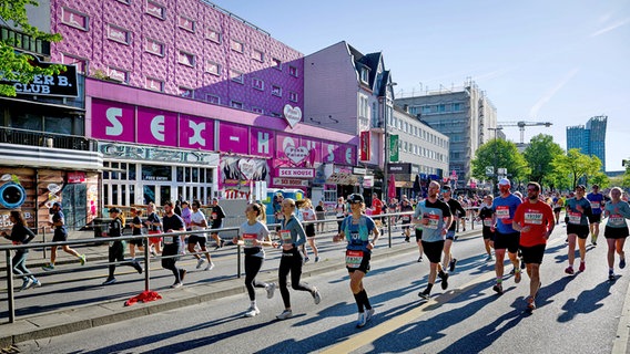 Läufer beim Hamburg-Marathon © picture alliance/dpa | Gregor Fischer 