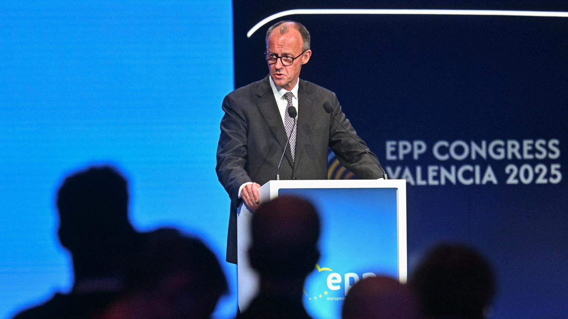 Friedrich Merz bei seiner Rede auf dem EVP-Parteitag in Valencia. Friedrich Merz bei seiner Rede auf dem EVP-Parteitag in Valencia.