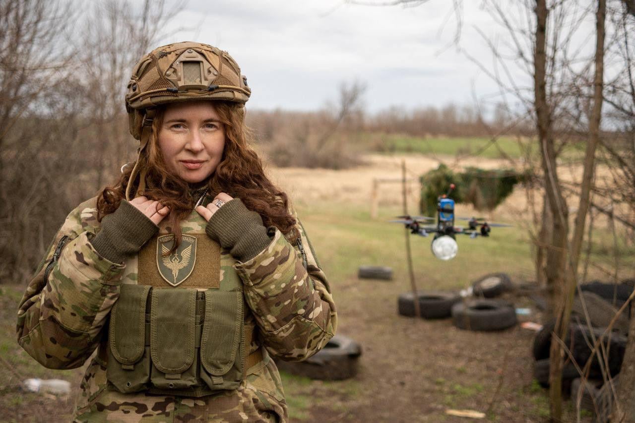 Ukrainian soldier - she is from the 4th Separate Tank Brigade named after Hetman Ivan Vyhovskyi - of the Ukrainian Army.