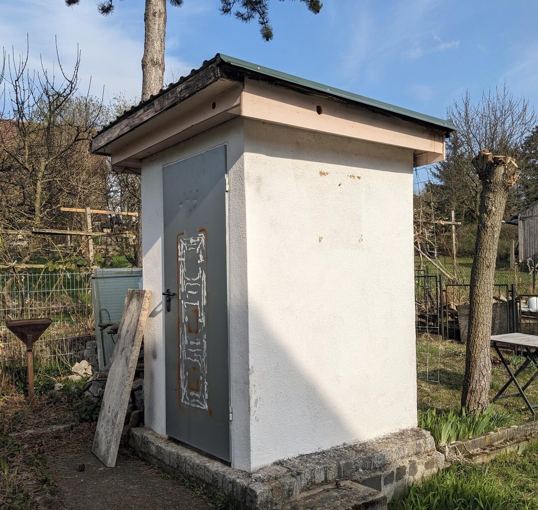 Hässliche "Gartenklodusche" abreißen oder umgestalten