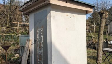 Hässliche "Gartenklodusche" abreißen oder umgestalten