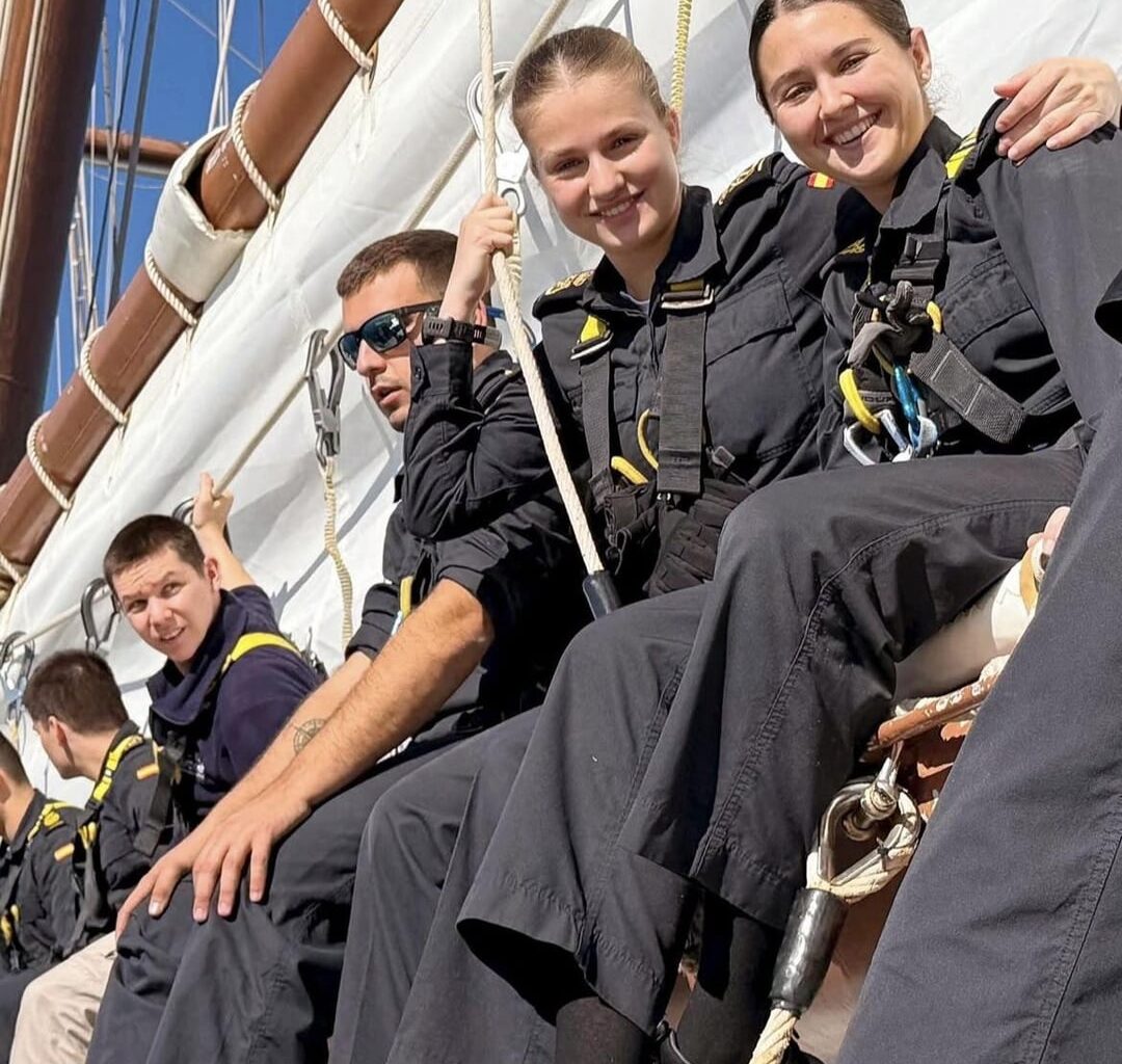 Princess Leonor aboard the training ship "Juan Sebastián de Elcano," halfway through its voyage, before arriving in Peru.