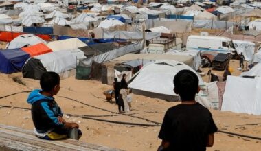 Israel’s Gaza offensive pushes hundreds of thousands of Palestinians into an ever-shrinking bubble