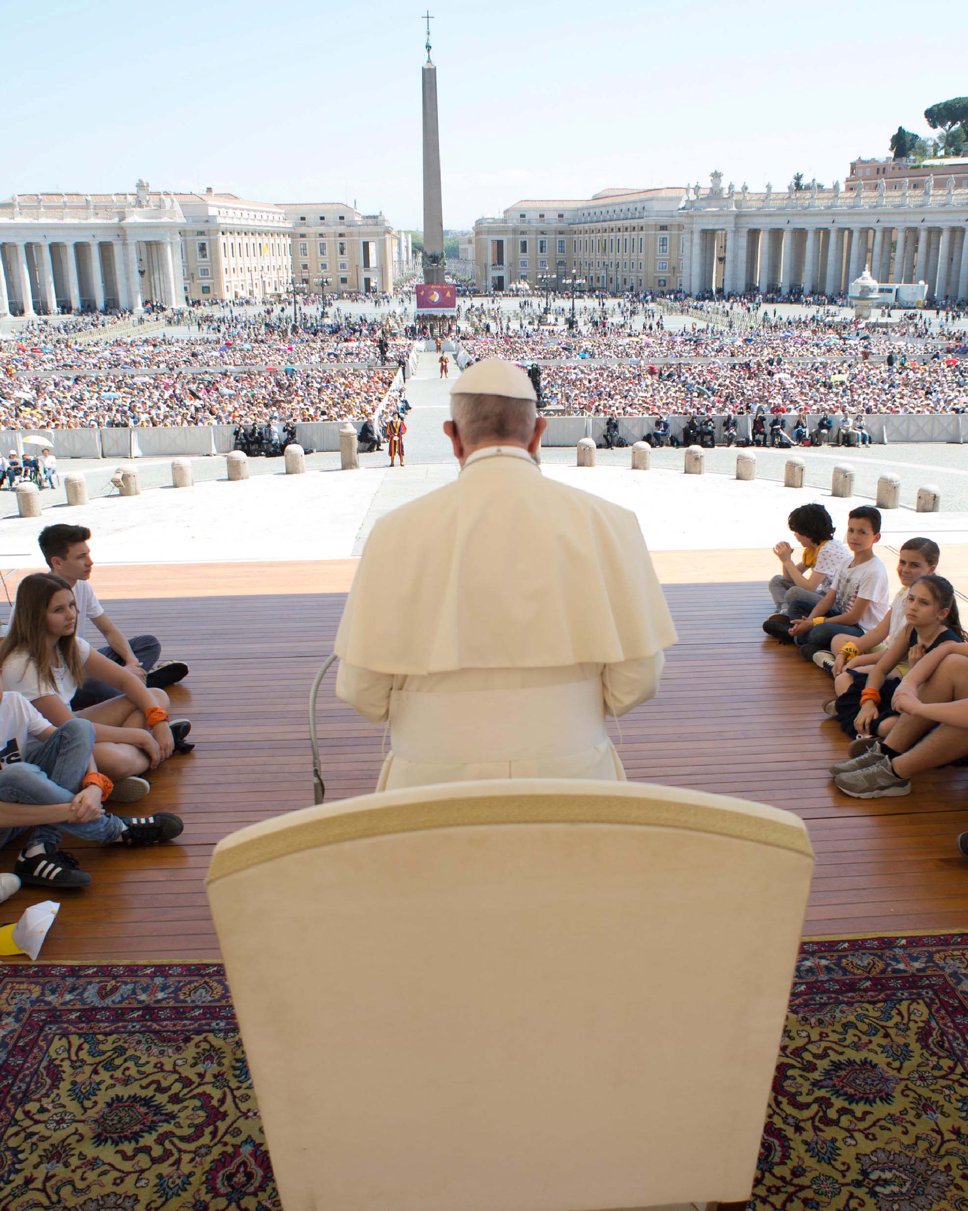 Pope Francis leads a special audience for the faithful in Saint Peter's square in 2018.
                                            