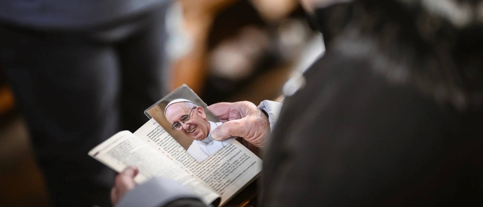 Des hommages pour le pape François sont organisés en Suisse romande