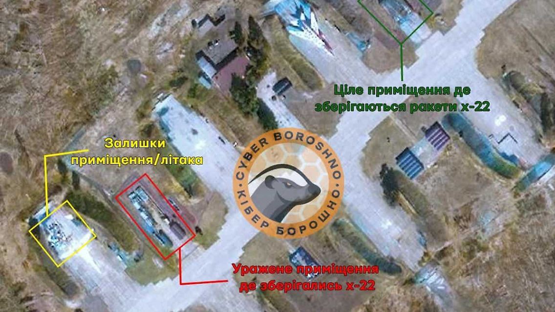Der russische Luftwaffenstützpunkt Shaykovka nach der Attacke aus der Luft.