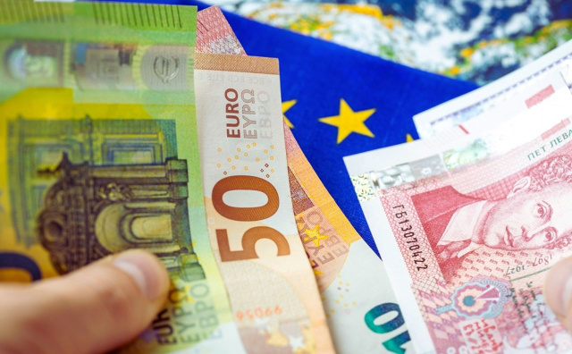 Bulgaria: Should Bulgarians Start Exchanging Their Levs for Euros?