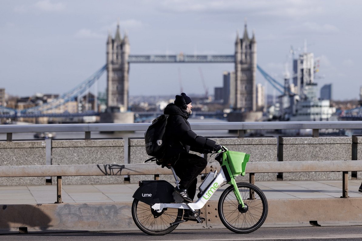 Travellers to UK reminded about new border bureaucracy / Article