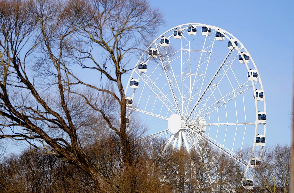 Rīga's Ferris wheel to be opened Thursday / Article