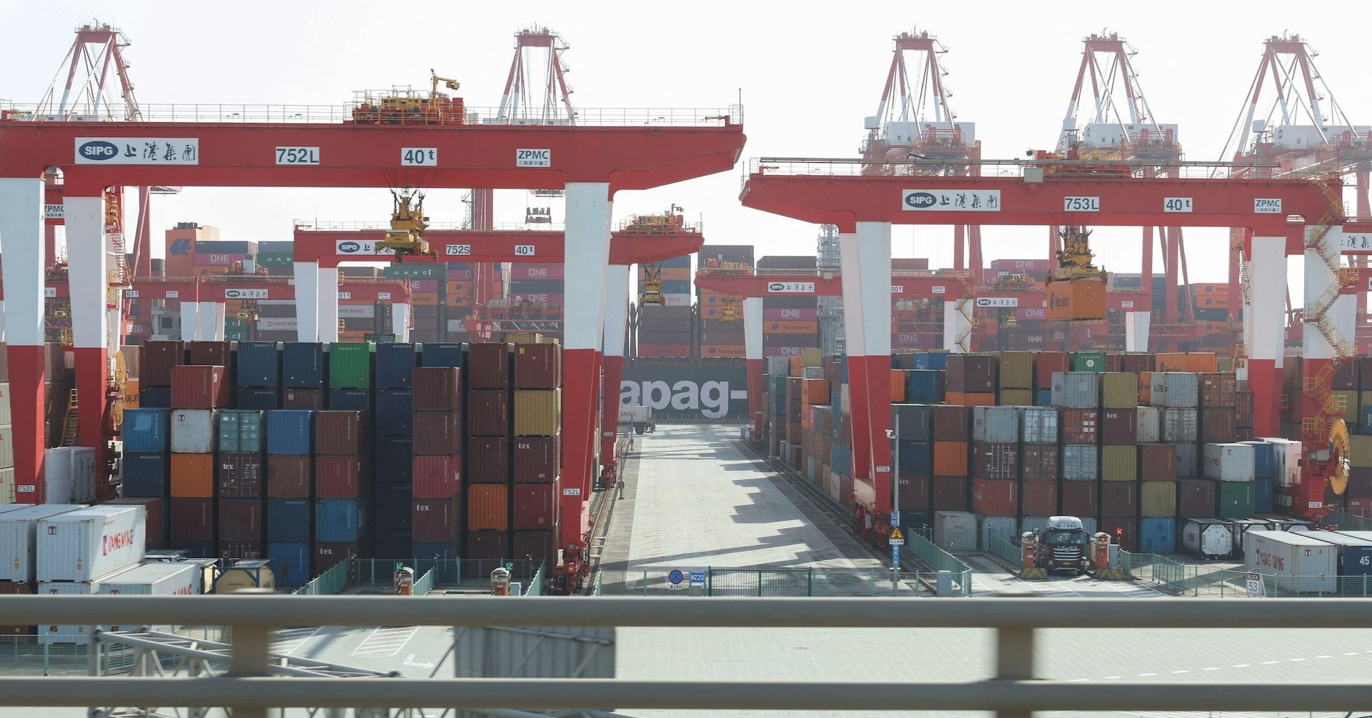 US forges ahead with 104% tariffs on China, says willing to talk to other countries