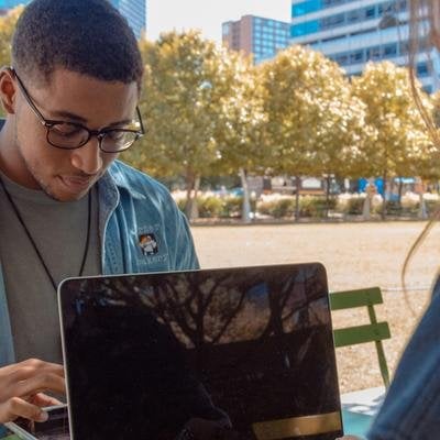 Gen Z: Junge Leute arbeiten so viel wie lange nicht