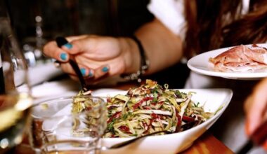 From the 'complimentary' shot to the QR code on the menu: common but not always legal practices in restaurants in Spain