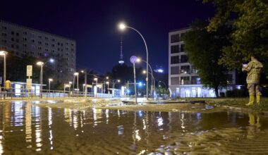 Überschwemmte Straßen nach Rohrbruch in der Hauptstadt