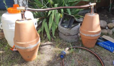 Ollamat = Olla + Blumat für stromlose Gartenbewässerung im Wochenendgarten
