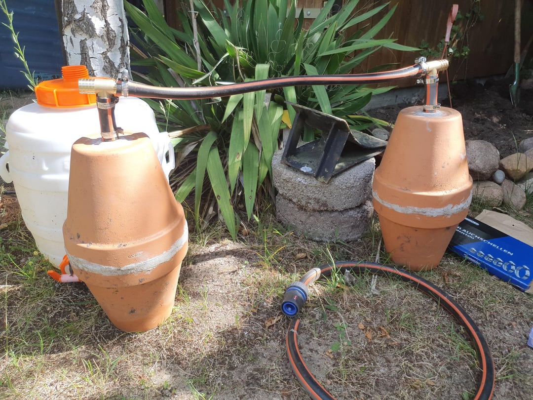 Ollamat = Olla + Blumat für stromlose Gartenbewässerung im Wochenendgarten