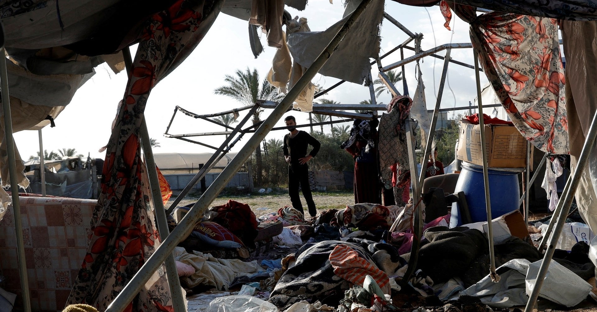 Israeli defense minister says no humanitarian aid to enter Gaza as a tool of pressure on Hamas