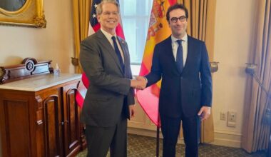 EEUU insta a España a gastar más en defensa y le reprocha la 'tasa Google' tras la reunión con Cuerpo