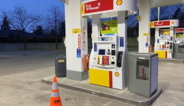 Vehicle drives off from Toronto gas station with nozzle still attached critically injuring man - Toronto