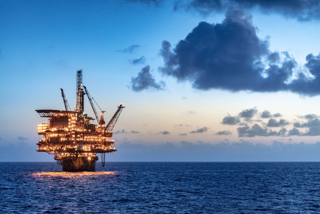 Oil prices slump to fresh lows on tariffs, output hike