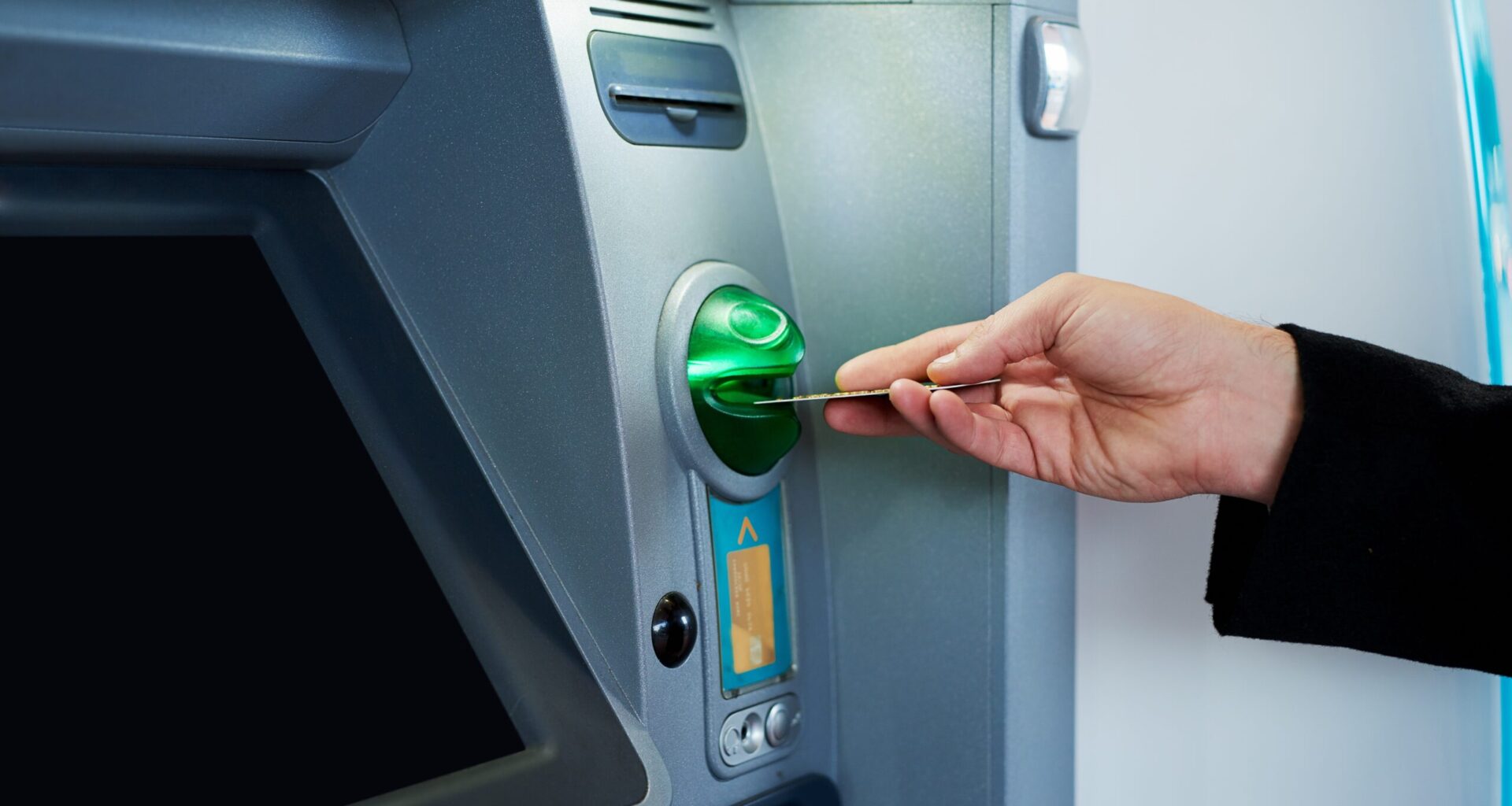 BNR a făcut inventarul bancomatelor din România. În ce județ oamenii găsesc cu greu un ATM