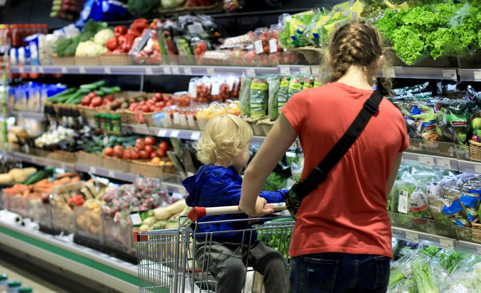 Consumer confidence declines - The Portugal News