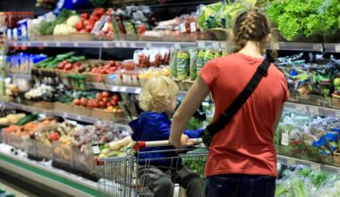 Consumer confidence declines - The Portugal News