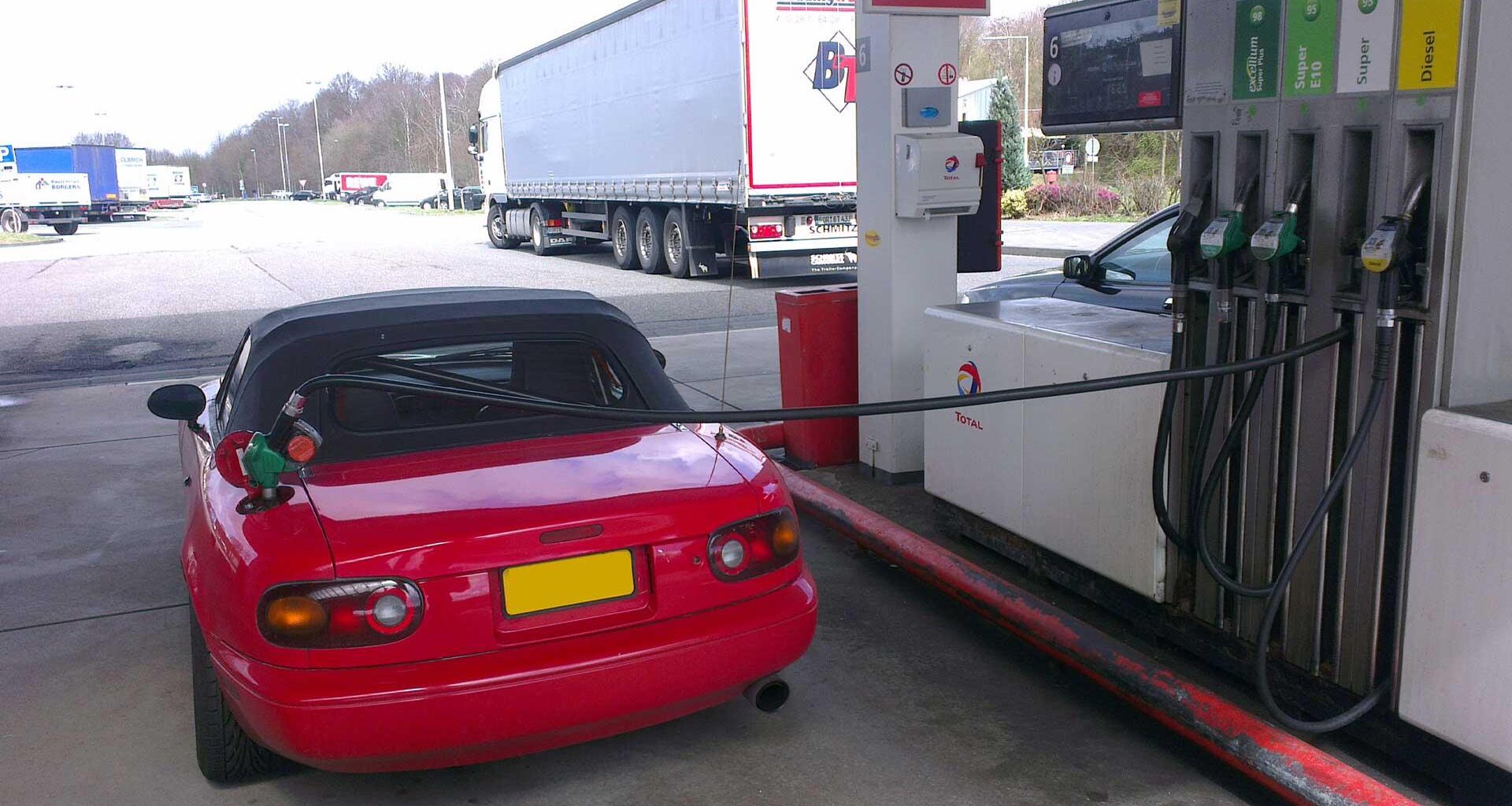 Extra goedkoop tanken? Pas dan op dat je niet een boete krijgt