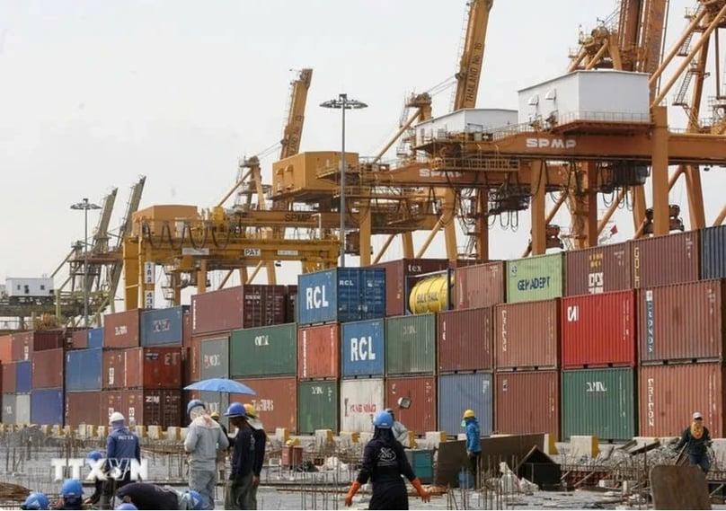 Goods stacked at a port in Bangkok, Thailand. Photo courtesy of AFP/VNA.