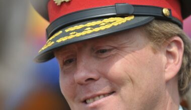 The King of the Netherlands called on the country to "arm itself to the teeth"