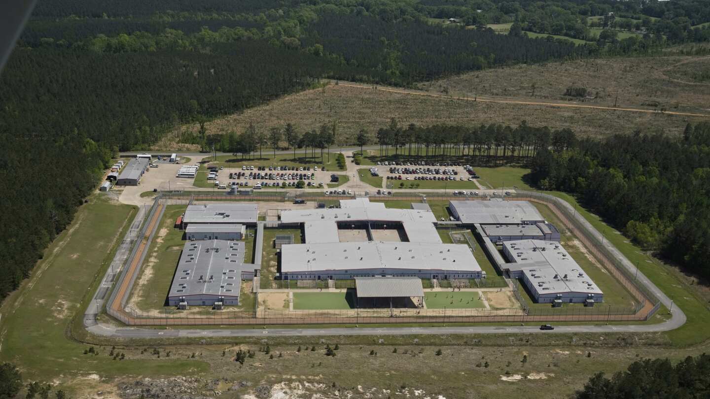 Trump administration plans expanding immigration detention system