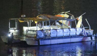 At least 1 dead after boat crashes into ferry off Clearwater bridge