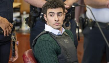 Federal prosecutors to seek death penalty for Luigi Mangione in UnitedHealthcare CEO's killing