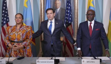 The US oversees a peace pledge for east Congo
