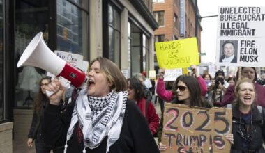 Democratic groups like ActBlue and Indivisible prepare to be targeted by Trump
