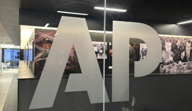 White House bars AP from Oval Office event despite court order