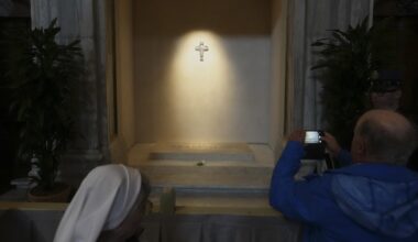 Catholic faithful pay respects to Pope Francis as his tomb opens to the public in Rome basilica