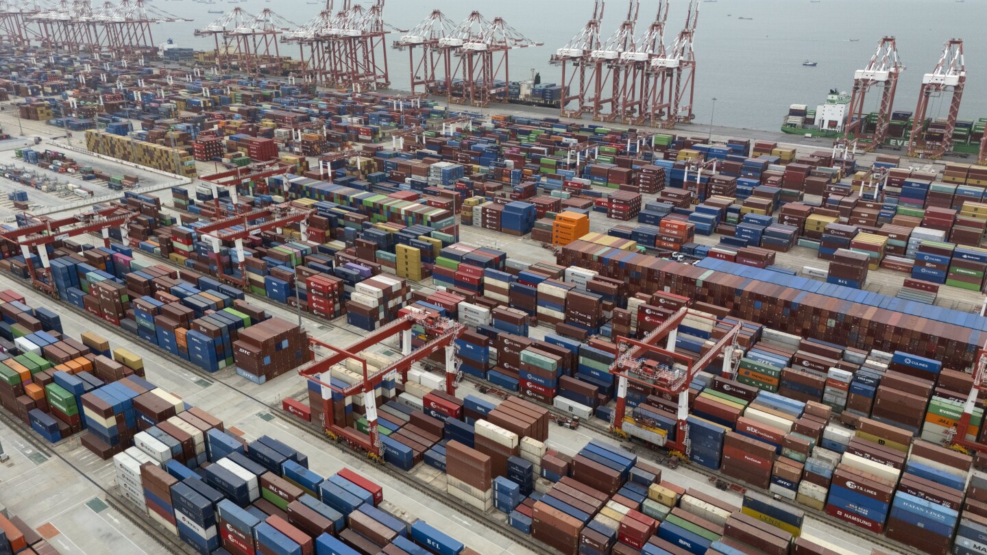 U.S. economy shrinks 0.3% in first quarter as Trump trade wars disrupt businesses