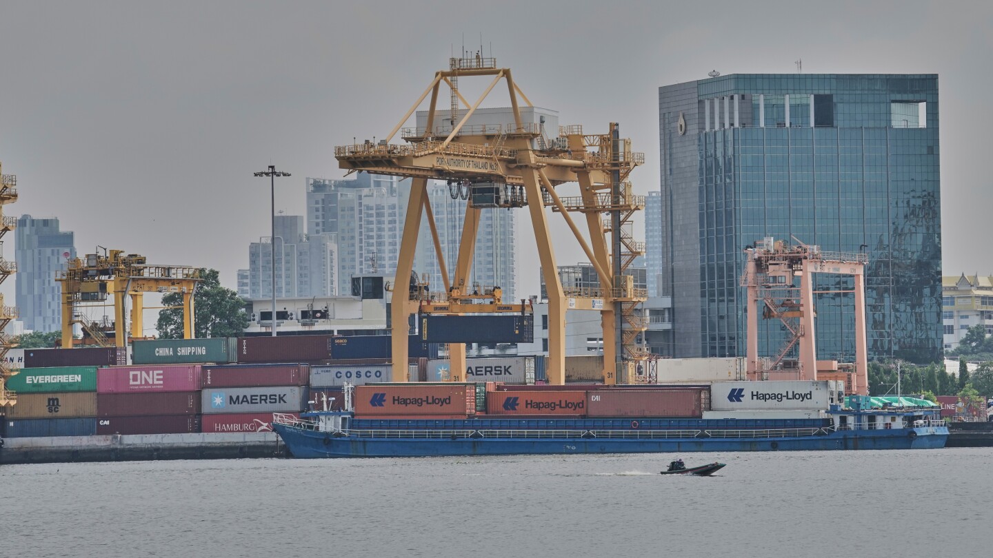 Live updates: Trump's tariffs take effect