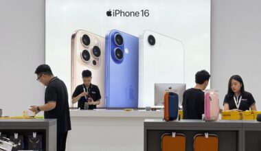 Apple has few incentives to start making iPhones in U.S., despite Trump's trade war with China