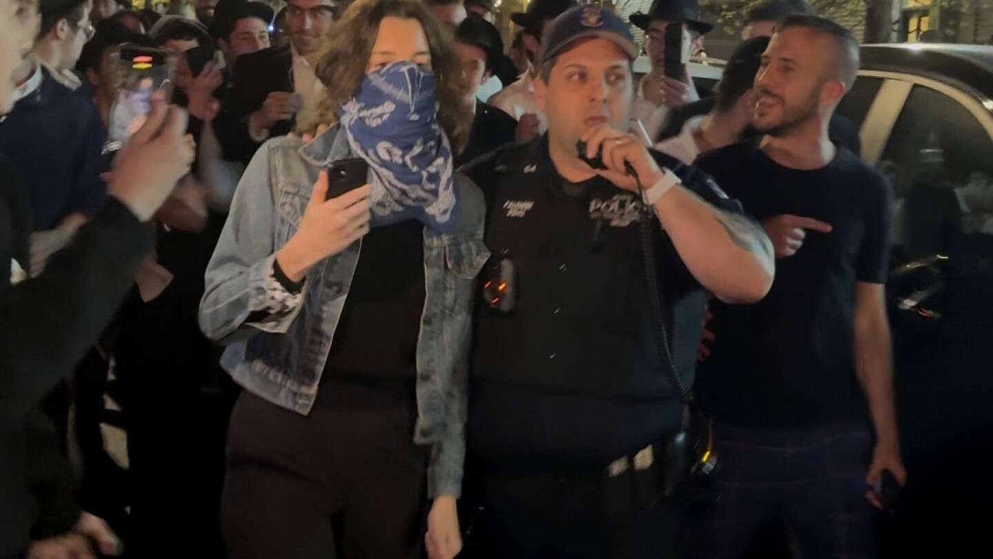 Mob chased Brooklyn woman after mistaking her for protester at speech by Israeli security minister