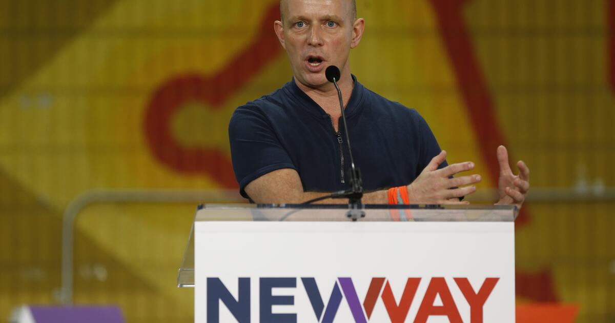 Conservative commentator Steve Hilton announces a run for California governor