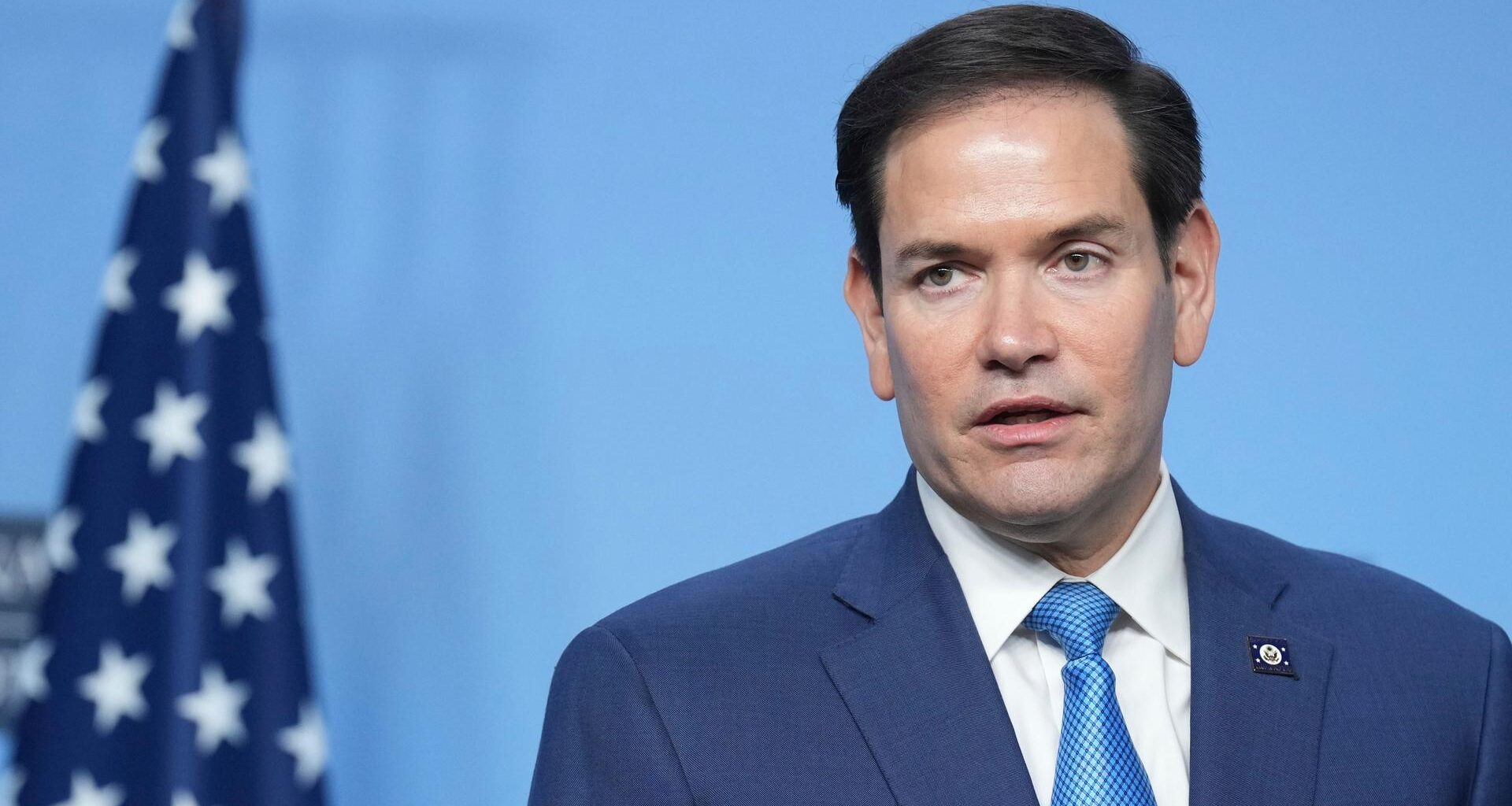 US-Außenminister Marco Rubio gibt am Rande eines NATO-Außenministertreffens in Brüssel ein Statement ab.